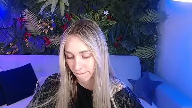 Horny_Blond from StripChat is Freechat
