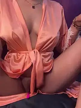 Girls: discover live performances with matured cam models, from teasing to fixations, in a variety of stunning live sex cams.