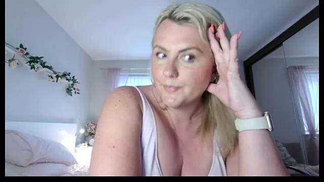 HottieLottie8 from StripChat