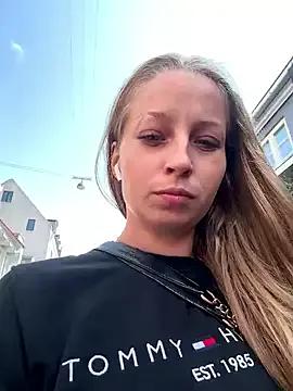 Hr_Fru_Olsen from StripChat is Freechat