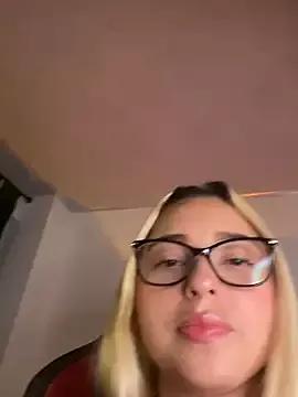 Girls: discover live performances with matured cam models, from teasing to fixations, in a variety of stunning live sex cams.