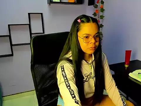 Isabella_Brunetthe from StripChat is Freechat