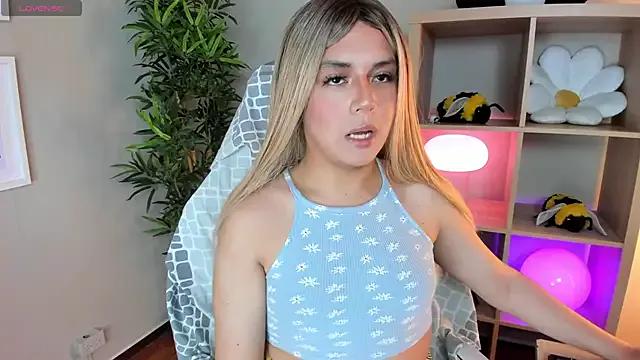 isabella_gyal from StripChat is Freechat