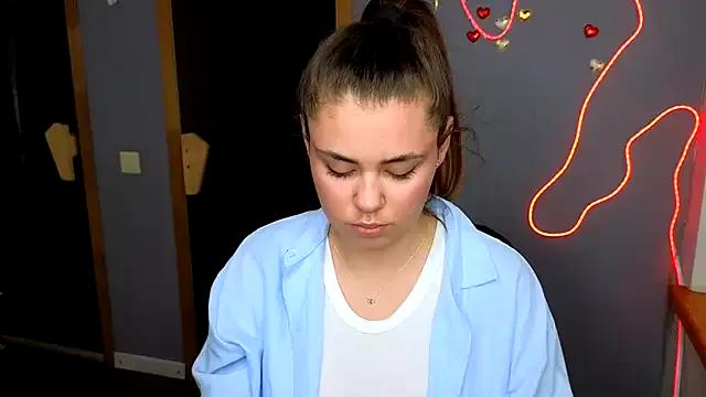 Girls: discover live performances with matured cam models, from teasing to fixations, in a variety of stunning live sex cams.