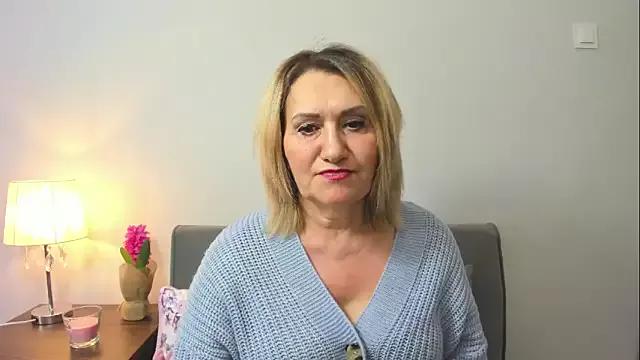 Girls: discover live performances with matured cam models, from teasing to fixations, in a variety of stunning live sex cams.