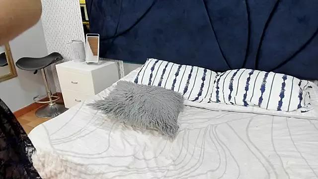 ISABELLATOURE from StripChat is Freechat