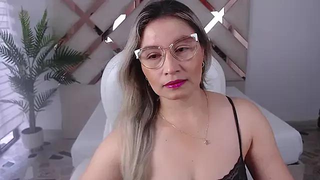 ivanna_deer from StripChat is Freechat