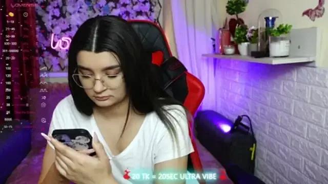 JellyJux from StripChat