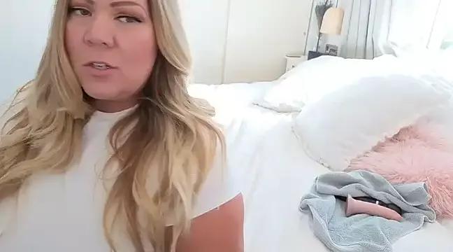 Girls: discover live performances with matured cam models, from teasing to fixations, in a variety of stunning live sex cams.