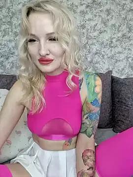 Girls: discover live performances with matured cam models, from teasing to fixations, in a variety of stunning live sex cams.