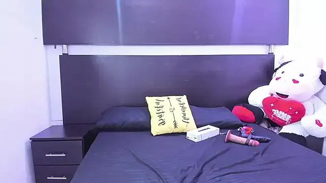 Julie_coper from StripChat is Freechat