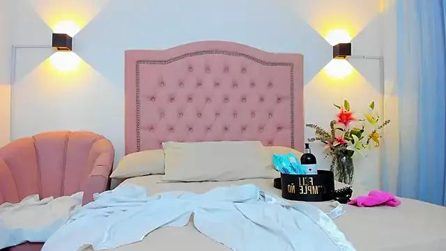 JulieeHabubu from StripChat is Freechat