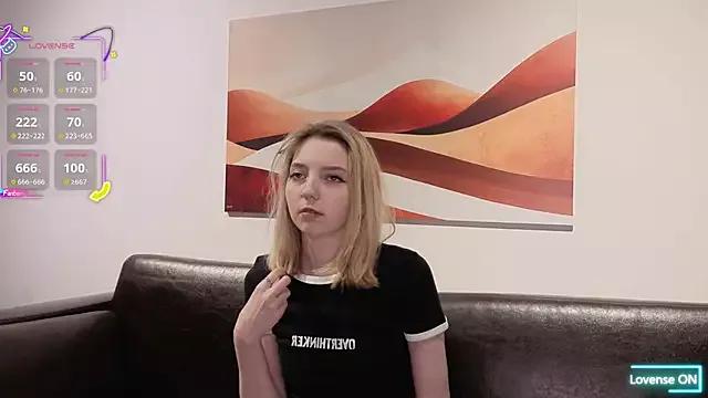 JulieTorres from StripChat is Freechat