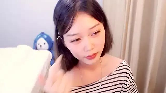 Juniper-xi on StripChat 