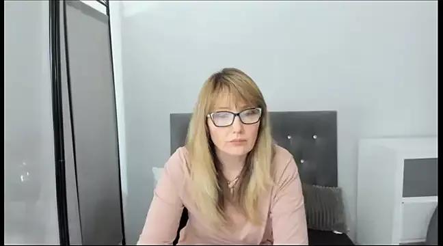 Girls: discover live performances with matured cam models, from teasing to fixations, in a variety of stunning live sex cams.