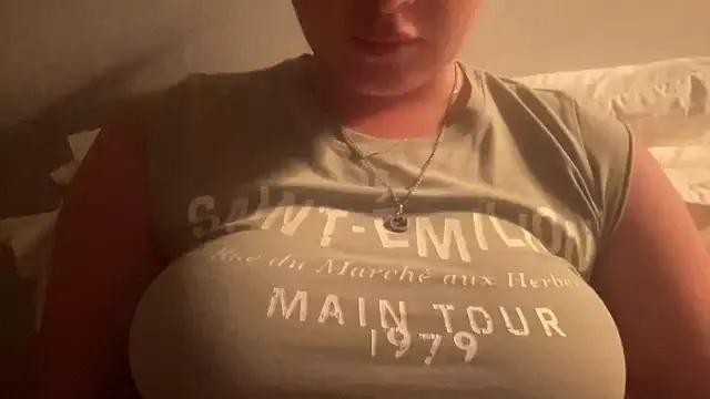 KaraLeee from StripChat