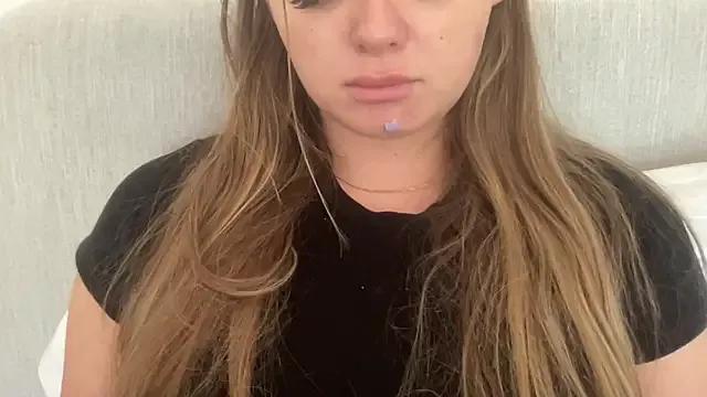 KaraLeee from StripChat