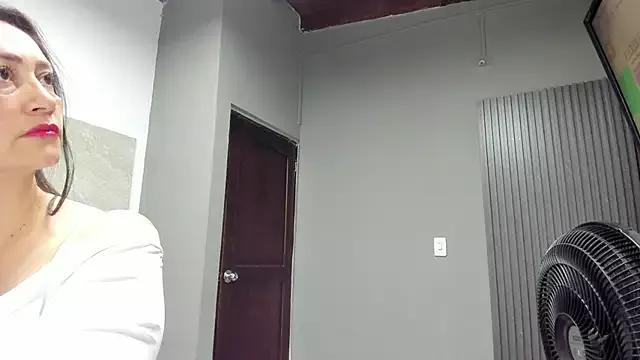 Girls: discover live performances with matured cam models, from teasing to fixations, in a variety of stunning live sex cams.