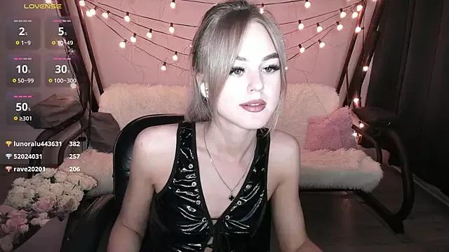 KarolinaHayes from StripChat is Freechat