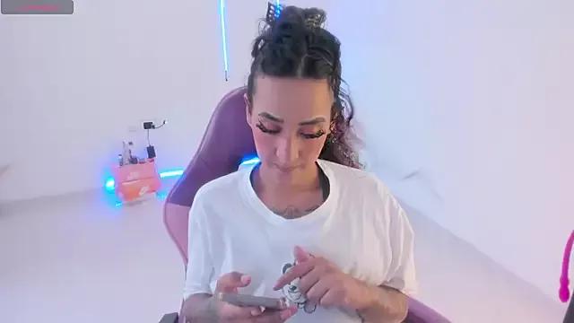 Girls: discover live performances with matured cam models, from teasing to fixations, in a variety of stunning live sex cams.