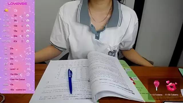 Kemmy_babe20 from StripChat