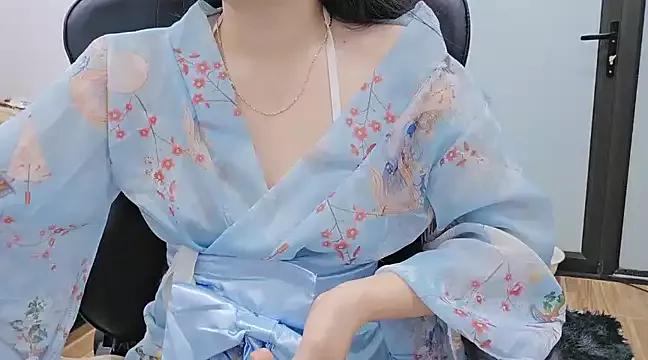 Kemmy_babe20 from StripChat