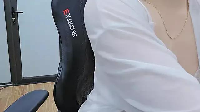 Kemmy_babe20 from StripChat