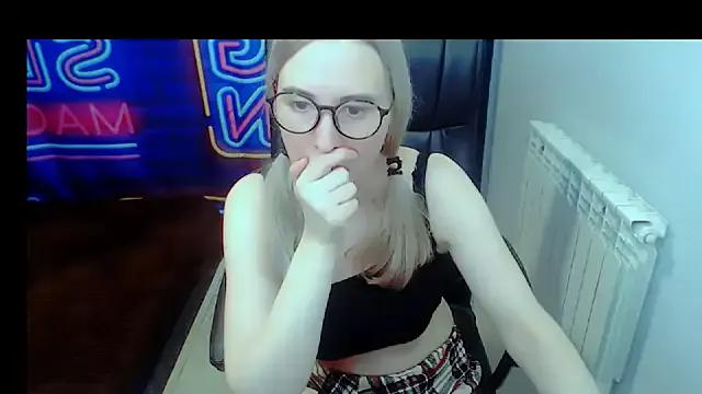 Girls: discover live performances with matured cam models, from teasing to fixations, in a variety of stunning live sex cams.