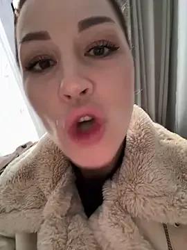 KerryCandy_Girl from StripChat is Freechat