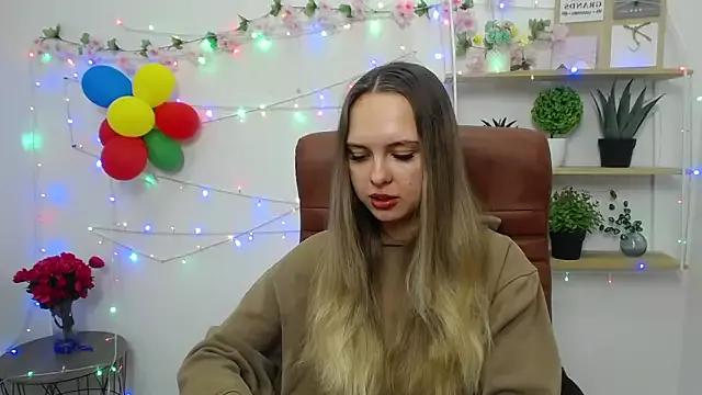 KhaleesiMoon from StripChat is Freechat