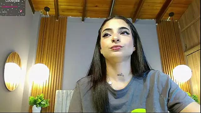 kiaragray from StripChat is Freechat