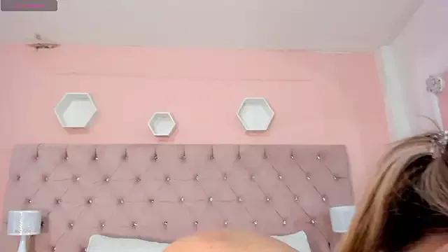 Girls: discover live performances with matured cam models, from teasing to fixations, in a variety of stunning live sex cams.