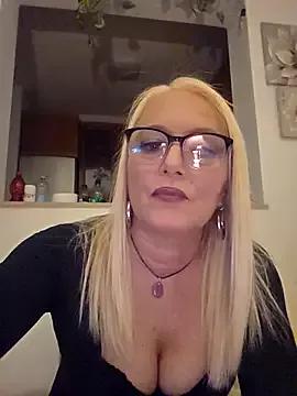 Girls: discover live performances with matured cam models, from teasing to fixations, in a variety of stunning live sex cams.