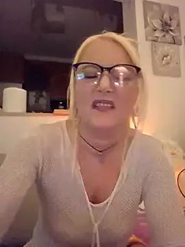 Girls: discover live performances with matured cam models, from teasing to fixations, in a variety of stunning live sex cams.