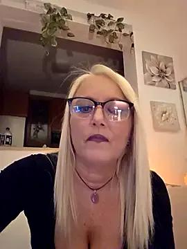 Girls: discover live performances with matured cam models, from teasing to fixations, in a variety of stunning live sex cams.