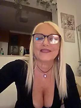 Girls: discover live performances with matured cam models, from teasing to fixations, in a variety of stunning live sex cams.