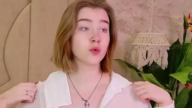 KiraForsie from StripChat is Freechat