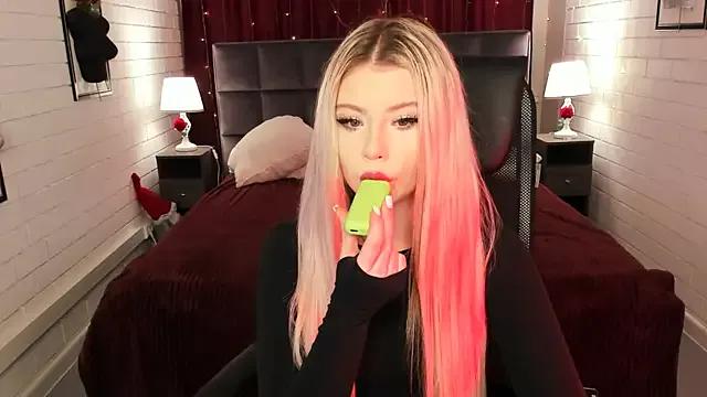KisaWest from StripChat is Freechat