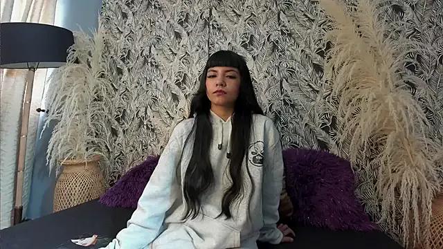 kitty-kryss from StripChat is Freechat
