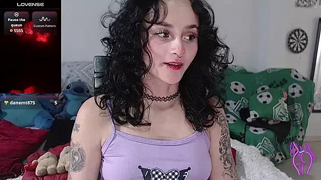 Girls: discover live performances with matured cam models, from teasing to fixations, in a variety of stunning live sex cams.