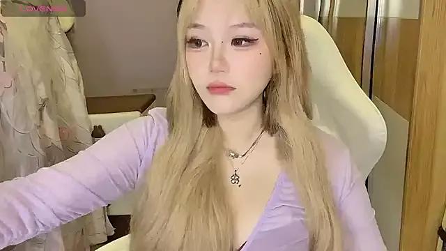 Kitty__18 from StripChat