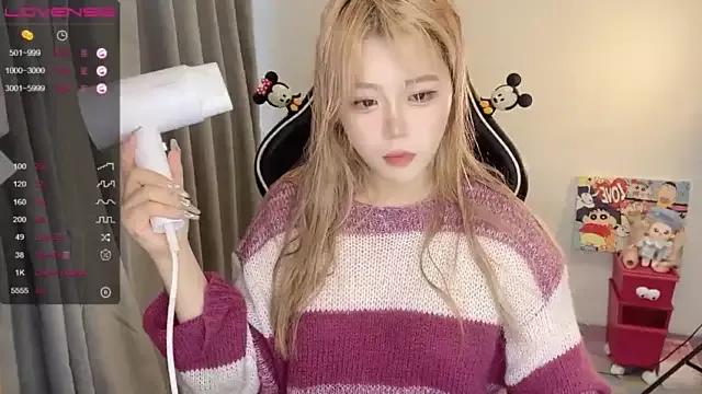 Kitty__18 from StripChat