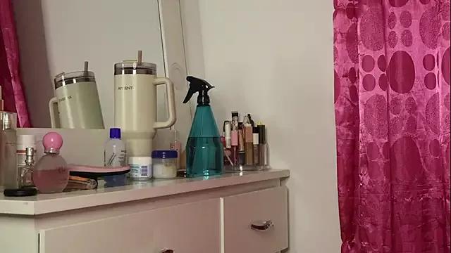 Kitty_Anne from StripChat is Freechat