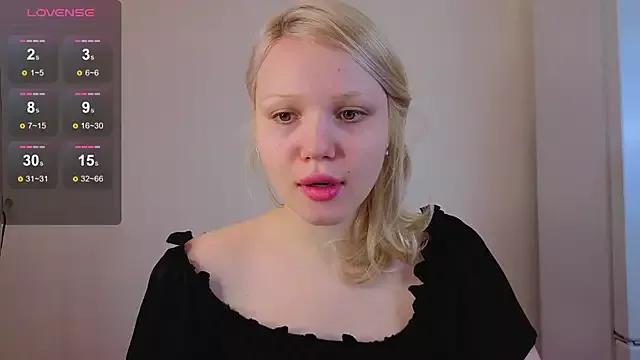 kitty_holly from StripChat is Freechat