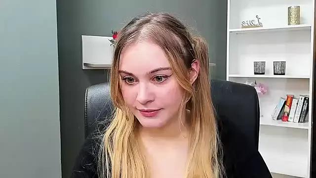 kitty_valeria from StripChat