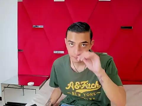 kittyAndLiam69 from StripChat