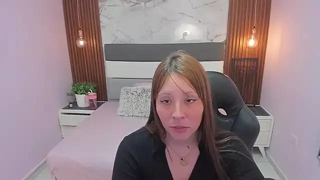 Girls: discover live performances with matured cam models, from teasing to fixations, in a variety of stunning live sex cams.