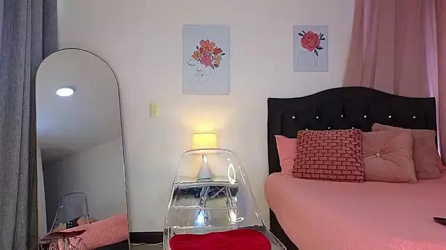 Girls: discover live performances with matured cam models, from teasing to fixations, in a variety of stunning live sex cams.