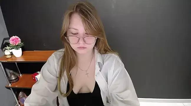 Girls: discover live performances with matured cam models, from teasing to fixations, in a variety of stunning live sex cams.