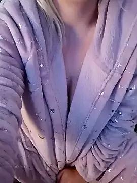 Girls: discover live performances with matured cam models, from teasing to fixations, in a variety of stunning live sex cams.